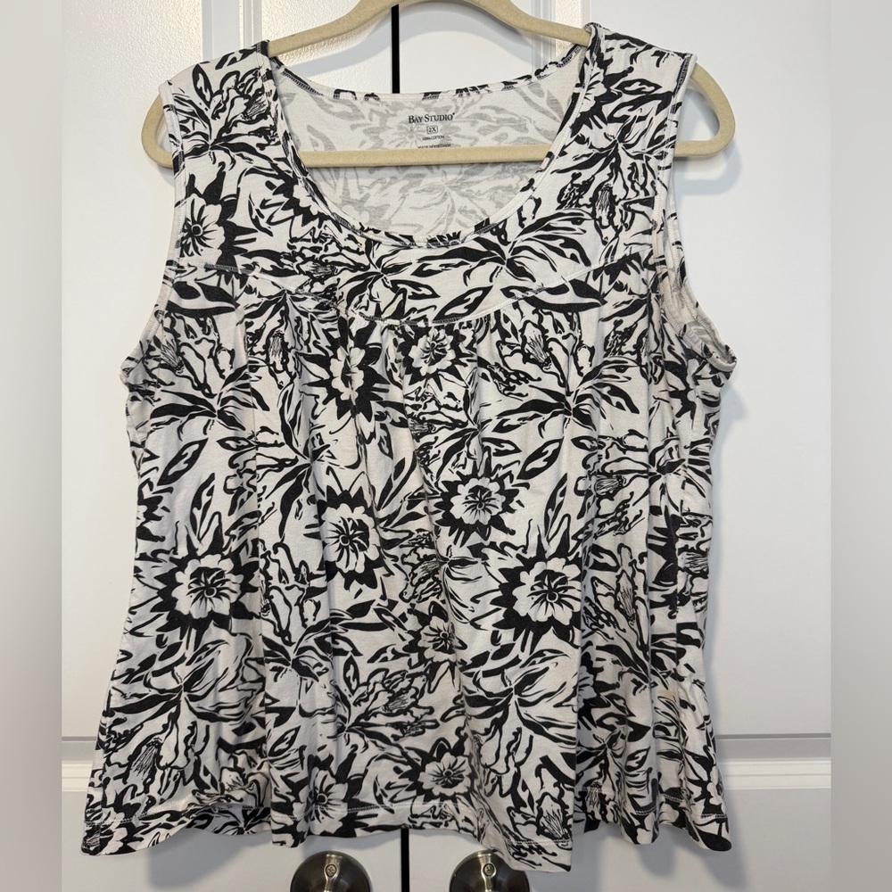 Bay Studio Plus Size 2X Black White Floral Sleeveless Babydoll Top Cotton Tank